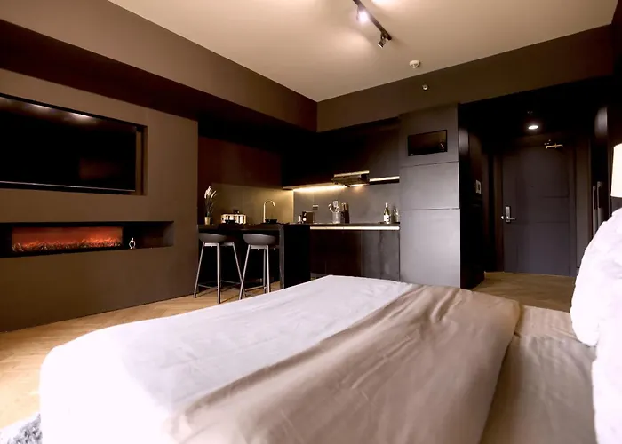 Luxury With Pa, Skyline View & Amenities Apartment Manila